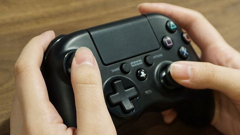 Hori推出了一款Xbox手柄外观的PS4手柄 - PlayStation 4